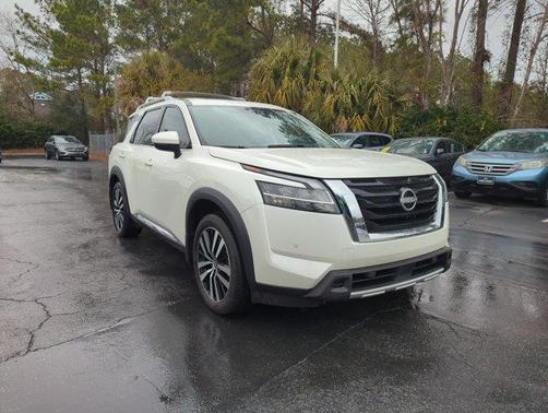 2024 Nissan Pathfinder Platinum