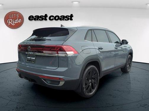 Pure Gray 2026 Volkswagen Atlas Cross Sport 2.0T SE W/TECHNOLOGY