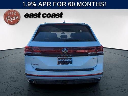 Opal White Pearl 2026 Volkswagen Atlas 2.0T Peak Edition