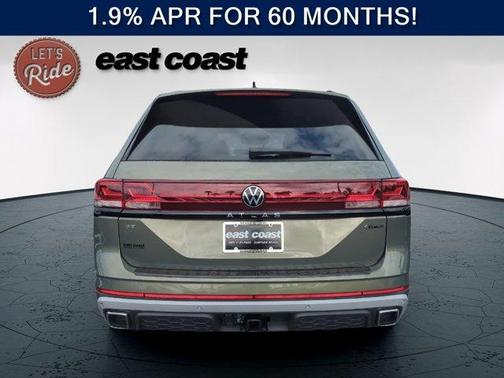 Avocado Green Pearl 2026 Volkswagen Atlas 2.0T Peak Edition
