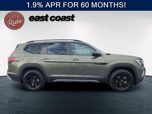 Avocado Green Pearl 2026 Volkswagen Atlas 2.0T Peak Edition