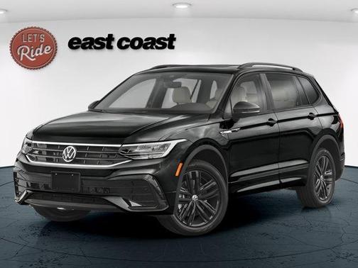 Deep Black Pearl Effect 2023 Volkswagen Tiguan 2.0T SE R-Line Black