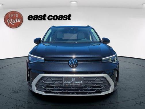 Deep Black Pearl Effect 2025 Volkswagen Taos 1.5T SE