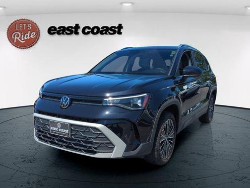 Deep Black Pearl Effect 2025 Volkswagen Taos 1.5T SE