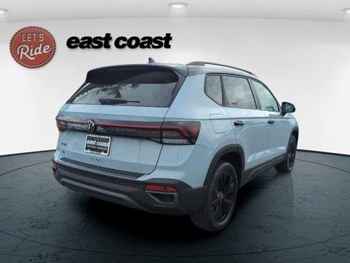 2026 Volkswagen Taos 1.5T SE Black