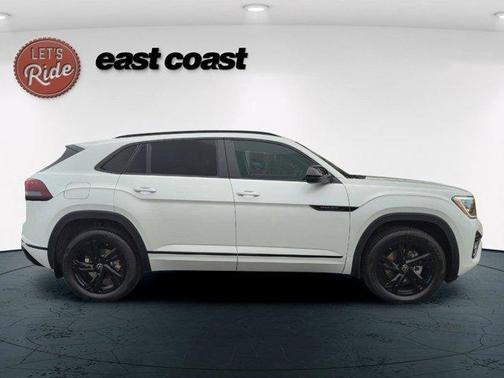 2026 Volkswagen Atlas Cross Sport 2.0T SEL R-Line Black