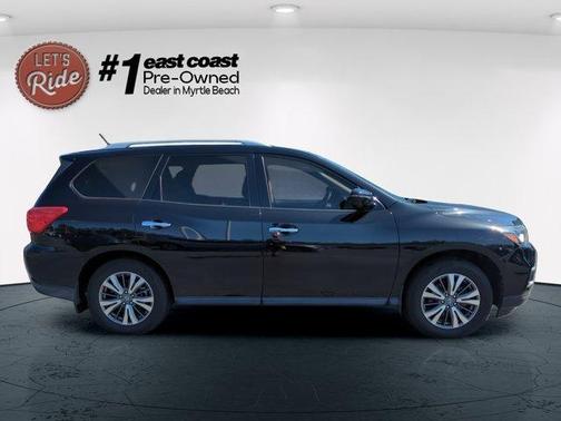 2017 Nissan Pathfinder SL