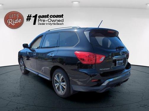 2017 Nissan Pathfinder SL