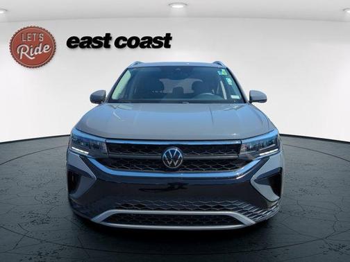 Pure Gray 2023 Volkswagen Taos 1.5T SE