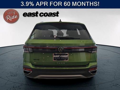 Bright Moss Green Metallic 2026 Volkswagen Taos 1.5T SE