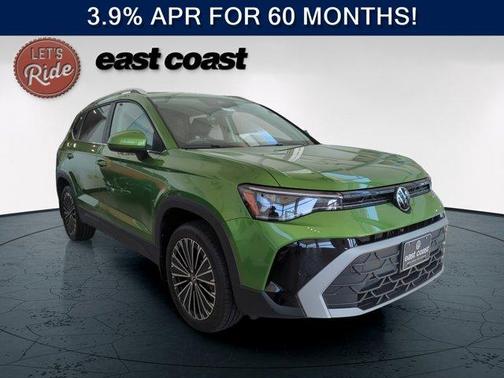 Bright Moss Green Metallic 2026 Volkswagen Taos 1.5T SE