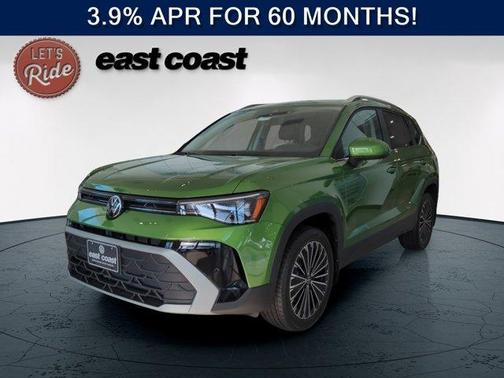 Bright Moss Green Metallic 2026 Volkswagen Taos 1.5T SE