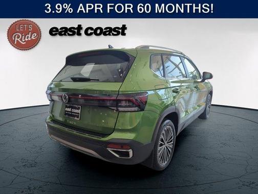 Bright Moss Green Metallic 2026 Volkswagen Taos 1.5T SE