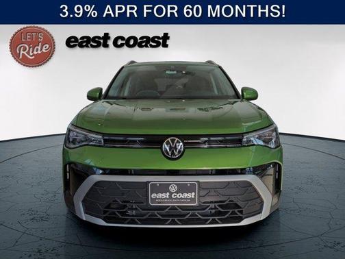 Bright Moss Green Metallic 2026 Volkswagen Taos 1.5T SE