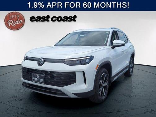 Pure White 2026 Volkswagen Tiguan 2.0T SE