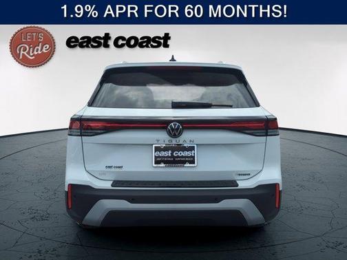 Pure White 2026 Volkswagen Tiguan 2.0T SE