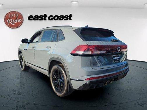 2026 Volkswagen Atlas Cross Sport 2.0T SEL R-Line Black