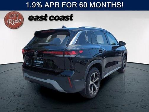 Deep Black Pearl 2026 Volkswagen Tiguan 2.0T SE
