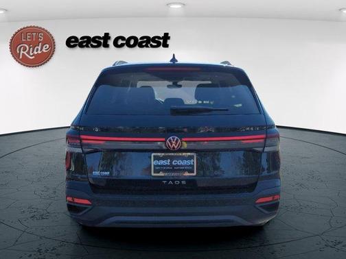 2026 Volkswagen Taos 1.5T SE Black