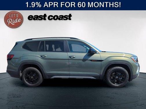 Avocado Green Pearl 2026 Volkswagen Atlas 2.0T Peak Edition