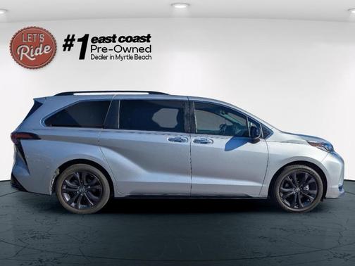 2022 Toyota Sienna XSE 7 Passenger
