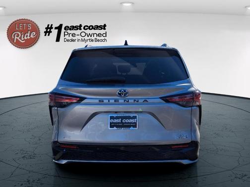 2022 Toyota Sienna XSE 7 Passenger