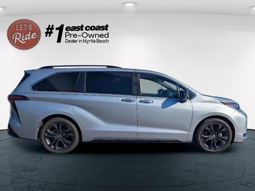 2022 Toyota Sienna XSE 7 Passenger