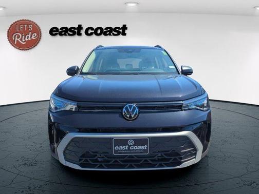 Deep Black Pearl Effect 2025 Volkswagen Taos 1.5T S