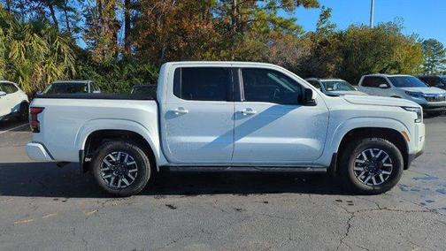 2024 Nissan Frontier SL