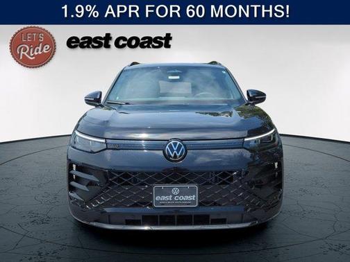 Deep Black Pearl 2026 Volkswagen Tiguan 2.0T SE R-Line Black