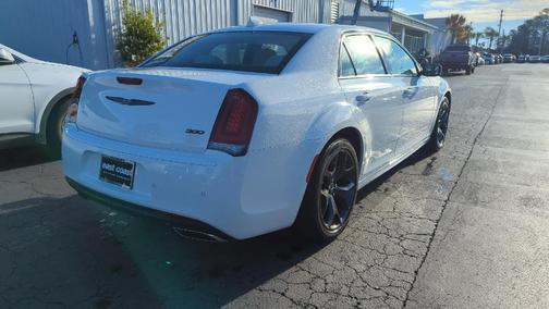 2022 Chrysler 300 Touring L