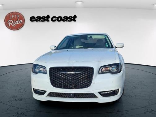 2022 Chrysler 300 Touring L