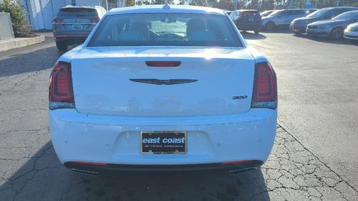 2022 Chrysler 300 Touring L