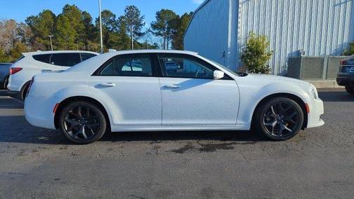 2022 Chrysler 300 Touring L