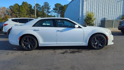 2022 Chrysler 300 Touring L