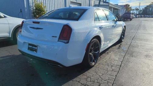 2022 Chrysler 300 Touring L