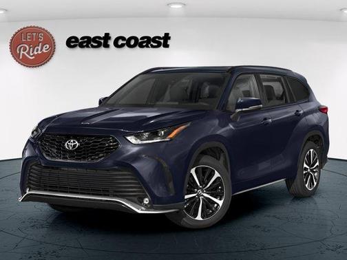 White 2022 Toyota Highlander XLE