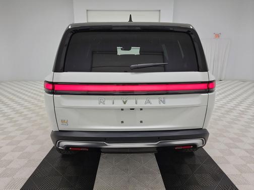 2024 Rivian R1S Adventure Quad Motor Large Pack