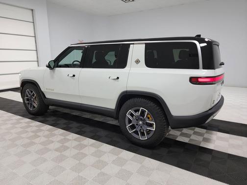2024 Rivian R1S Adventure Quad Motor Large Pack