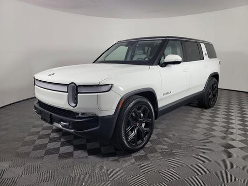 2024 Rivian R1S Adventure Package