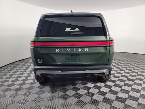 2024 Rivian R1S Adventure Quad Motor Large Pack