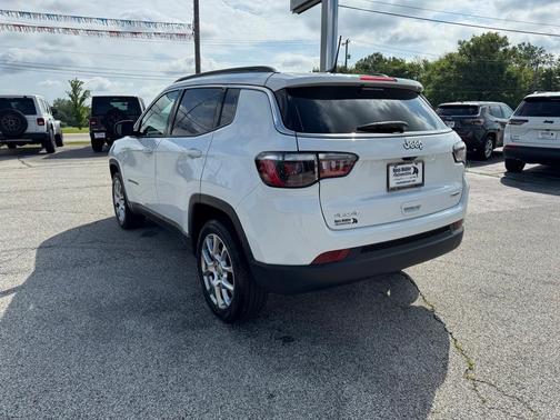 2022 Jeep Compass Latitude Lux