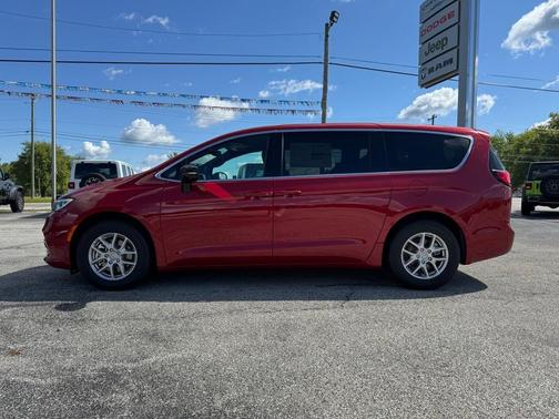 2026 Chrysler Pacifica Select