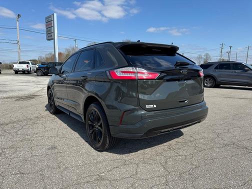 2022 Ford Edge SE