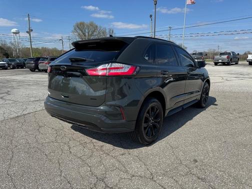 2022 Ford Edge SE