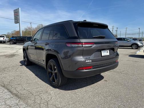 2025 Jeep Grand Cherokee Laredo