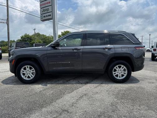 2022 Jeep Grand Cherokee Laredo