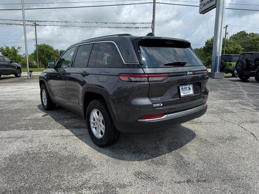 2022 Jeep Grand Cherokee Laredo