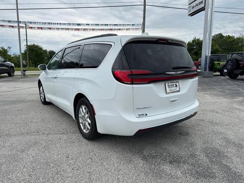 2022 Chrysler Pacifica Touring-L