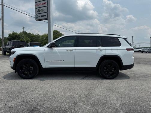 2022 Jeep Grand Cherokee L Laredo